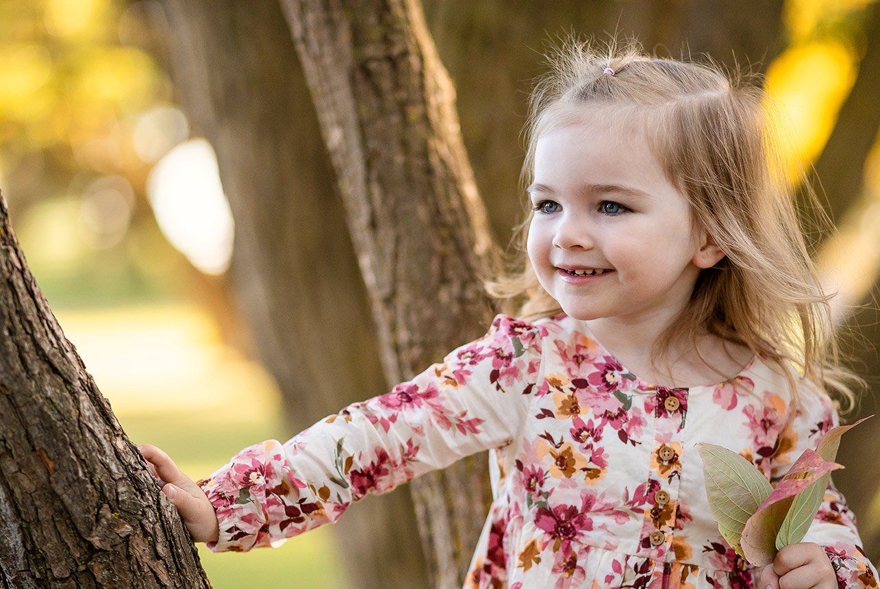 Family fall photo session in Edmonton with golden autumn colours